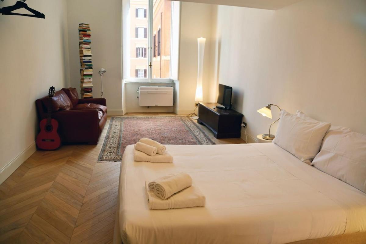 Timeless Elegance In Trastevere Apartment