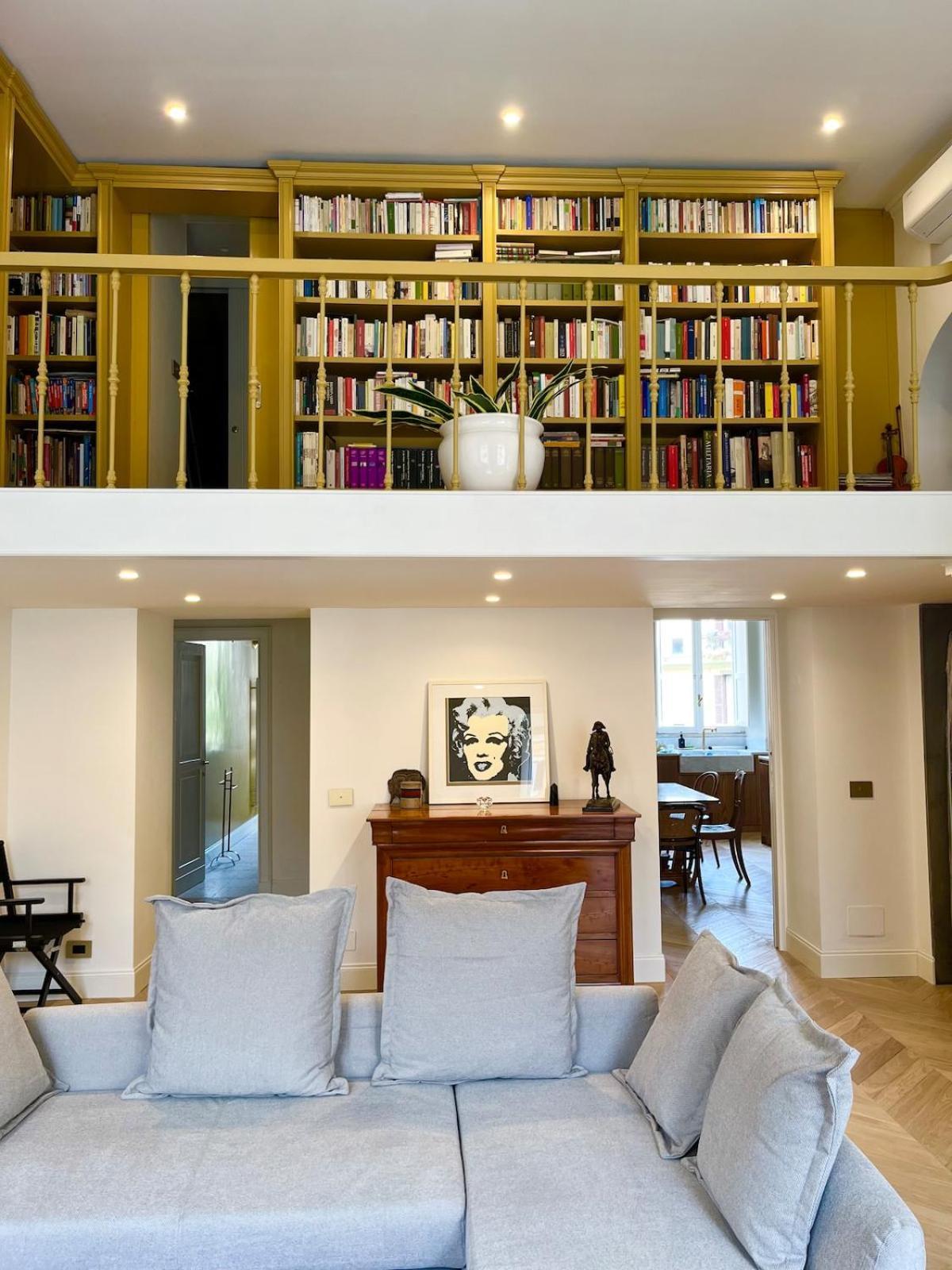 Timeless Elegance In Trastevere Apartment